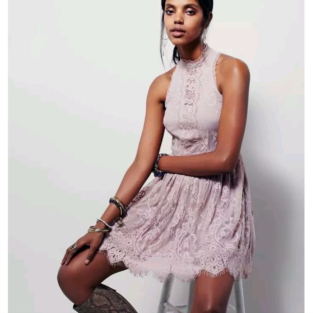 FREE PEOPLE VERUSHKA HALTER NECK SLEEVELES LACE MINI DRESS LILAC SIZE 6